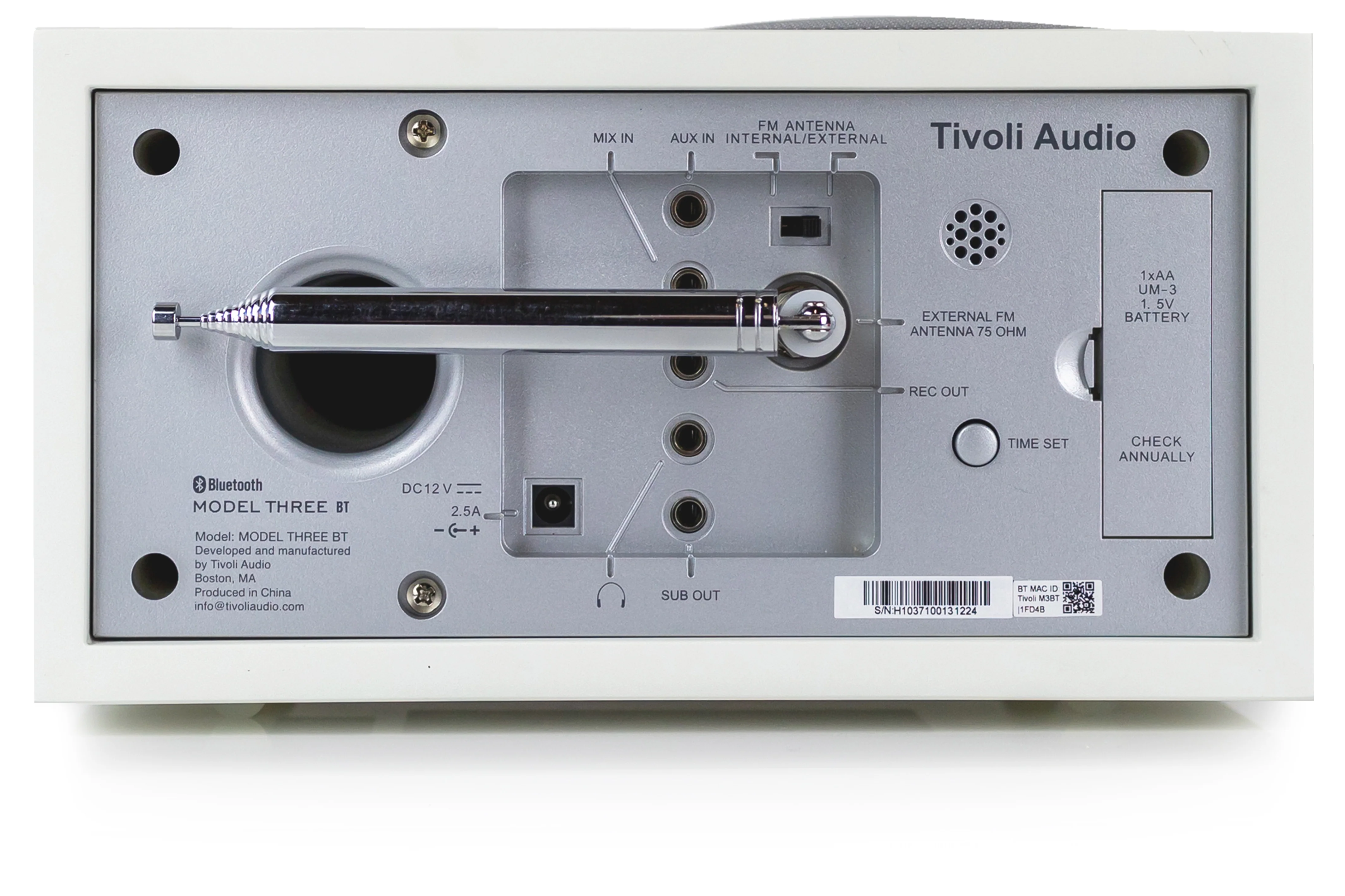 Model Three BT - Image 22